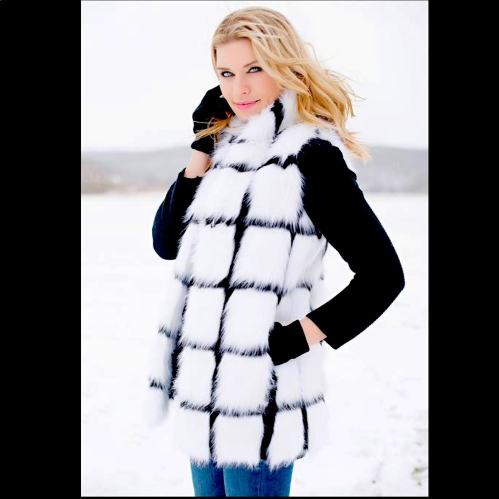 Donna Saylers Fabulous Furs white & black pane faux fur